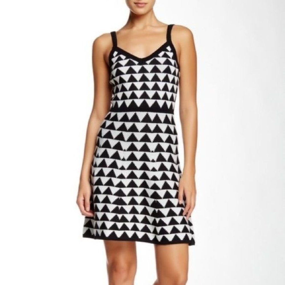 TRINA TURK Knit Dress Size XS 100% Geometric Triangle Pattern Black White
